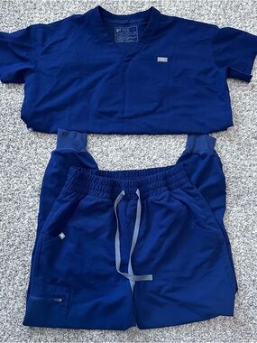 Figs women’s navy blue scrubs set